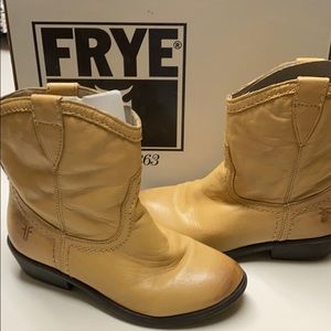 Girls Frye Carson Shortie Boot Size 1.5